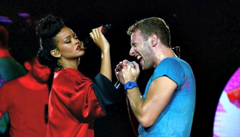 Rihanna-Coldplays-Chris-Martin-sing-Princess-Of-China-Sep-2012-Paris-Stade-de-France